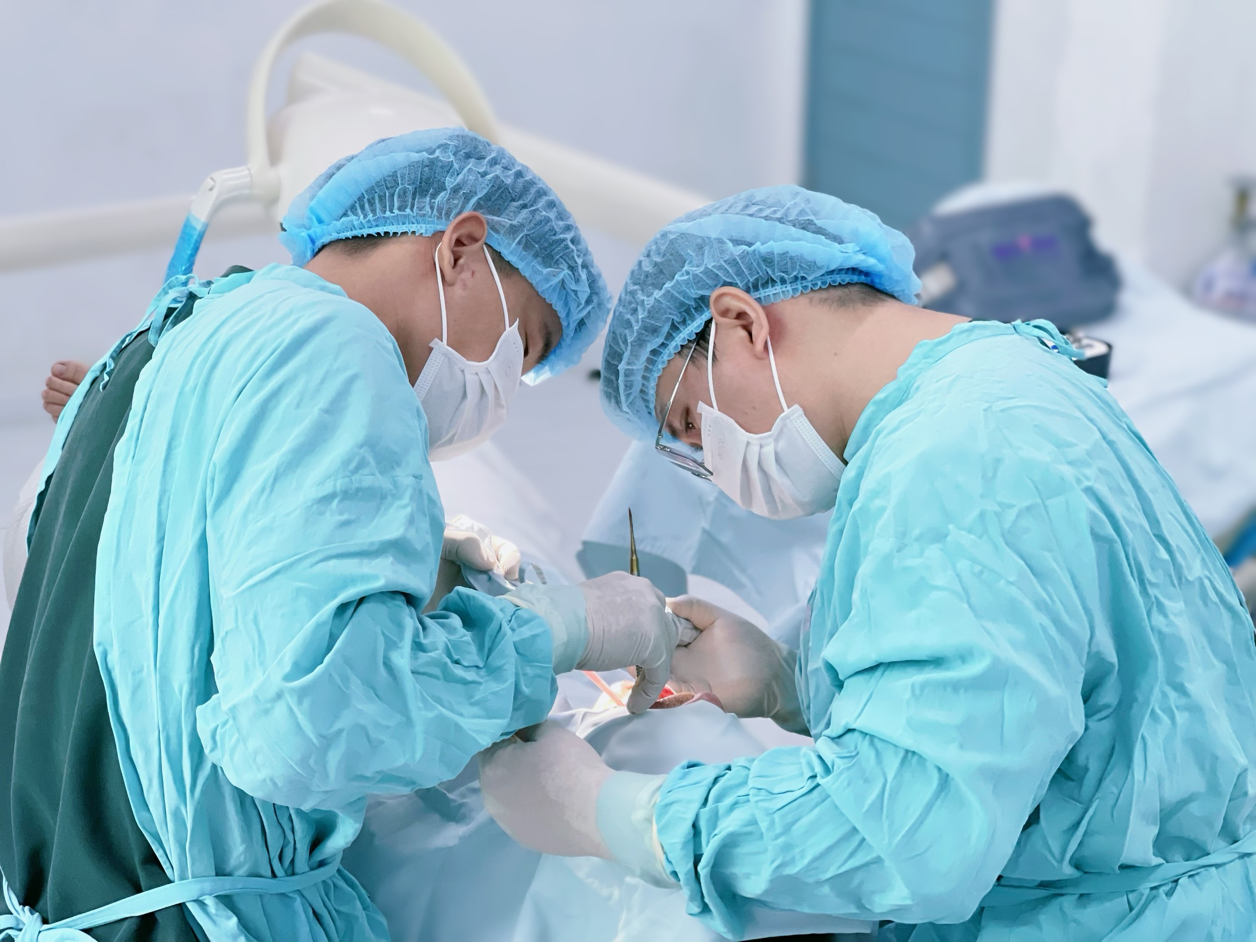 Lợi và Hại Trồng Răng IMPLANT Giá Rẻ - Sự Thật Bạn Cần Biết! z5193311857064_0503aada01e8607e9a6f5564520b7544