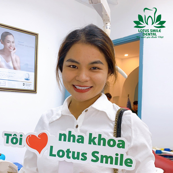 Khách hàng bọc răng toàn sứ kach-hang-6